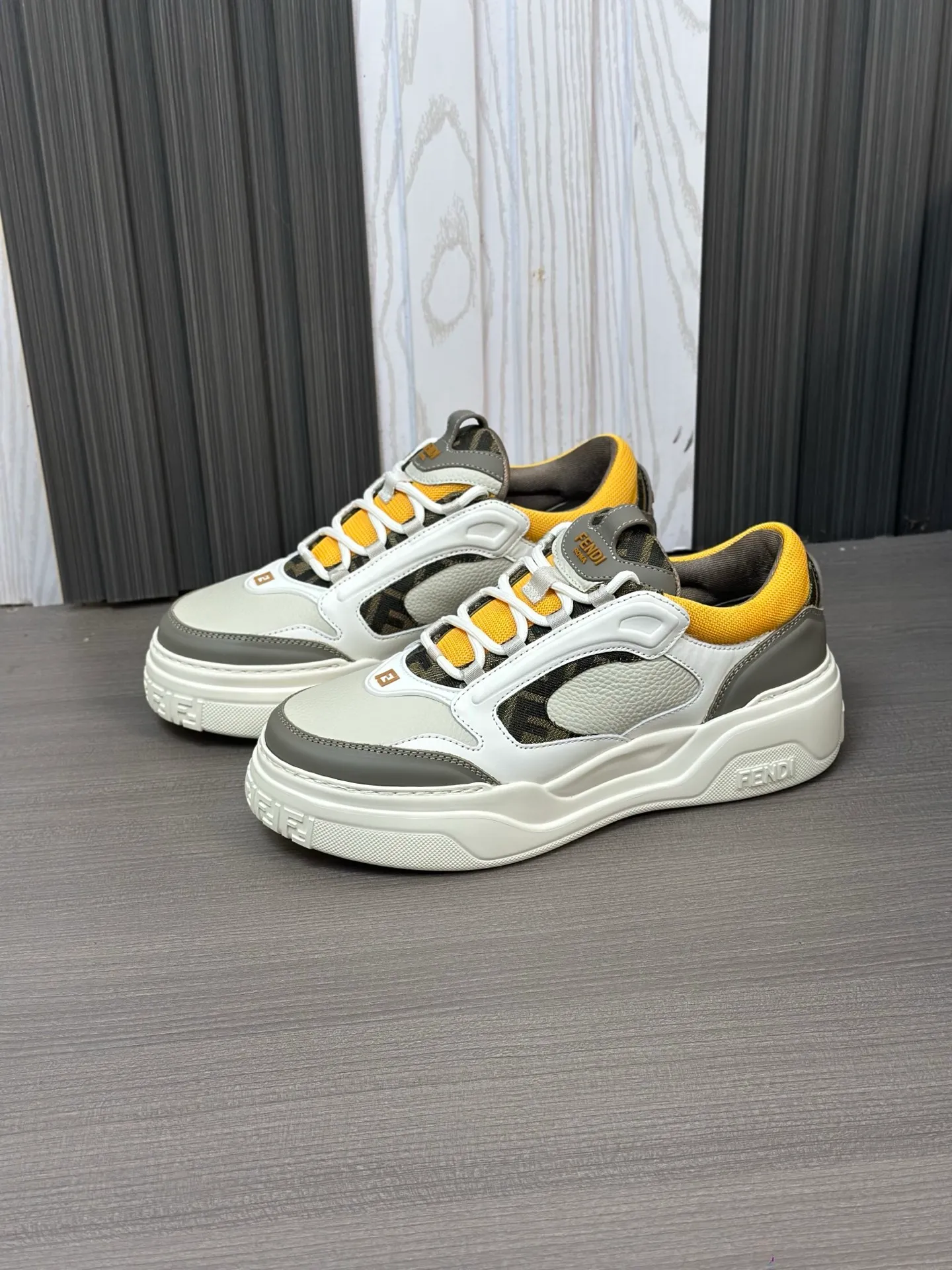 [FENDI] Fendi men's shoes 💰780💰 - High-end quality original casual sports shoes - Upper: Nappa calfskin, pebbled calfskin, tongue and heel; injection molded brand logo plastic module - Lining: brand canvas - Outsole: ultra-light T men's shoes 💰R foam rubber; molded outsole - Super high quality control, fine workmanship: highlighted (high-end, luxury, grade) -Size :39-44 (38, 45, can be customized)